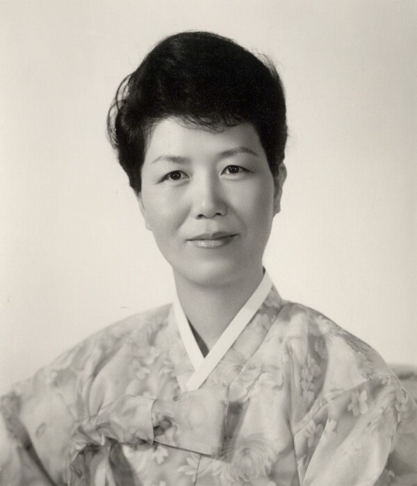 육영수 여사 한복 차림 공식 초상 사진
