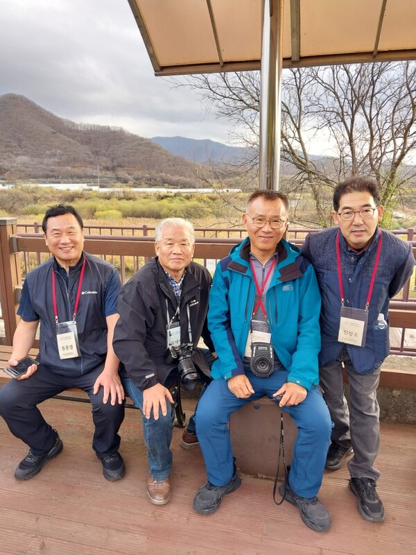행사를 마치면서 기념촬영...., 우로부터 진창호 사무처장, 이영동 공동대표, 필자. 류종렬 이사장
