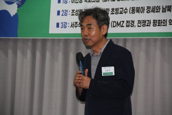 김창수 교장이 인사말을 하고 있다.