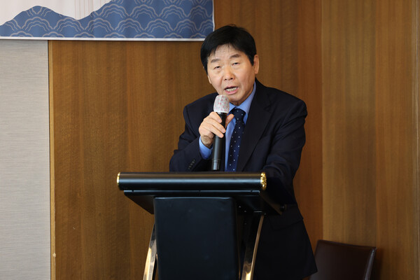 ‘남북이산가족 기록물 세계기록유산 등재 추진단 이장희 공동위원장이 환영사를 하고있다.